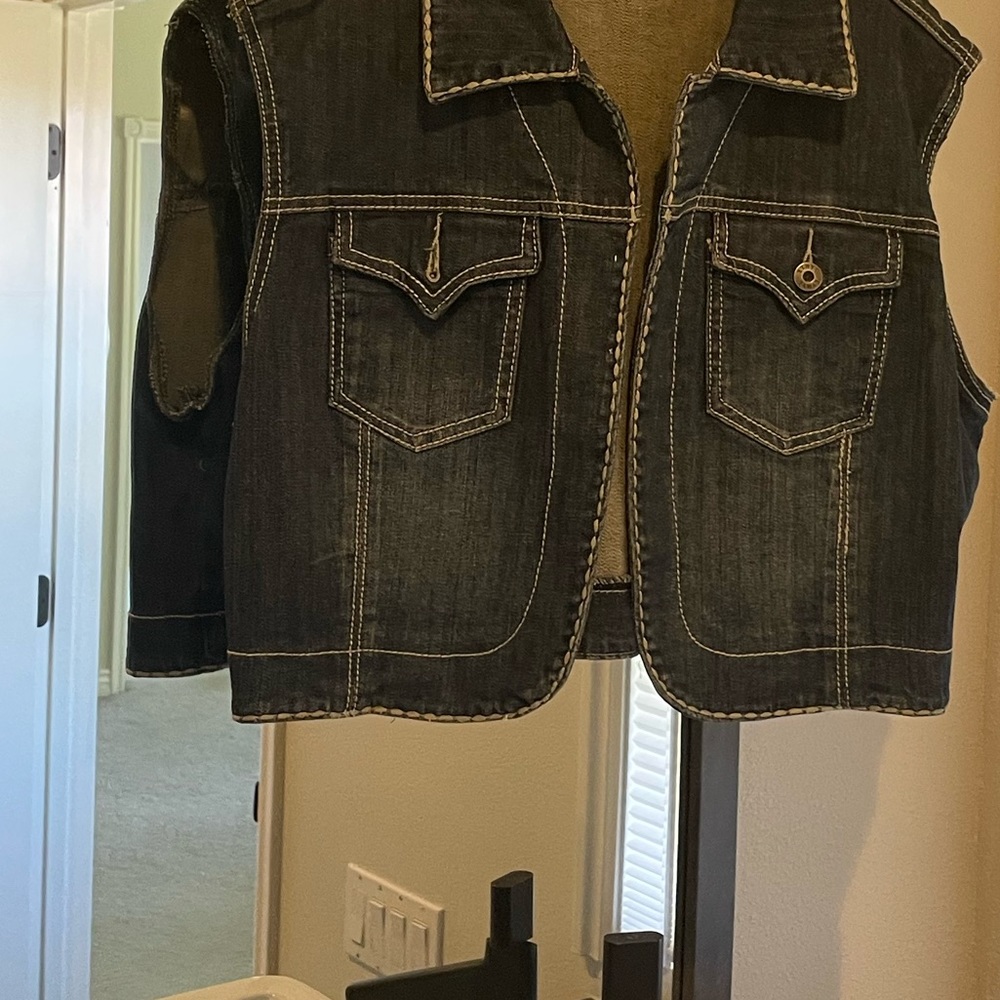 Western denim topstiched vest